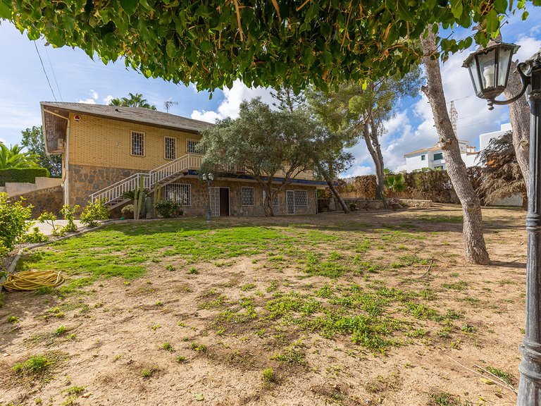 Villa for Sale in Villamartin, Alicante 48