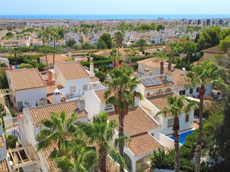 Villa for Sale in Villamartin, Alicante 18