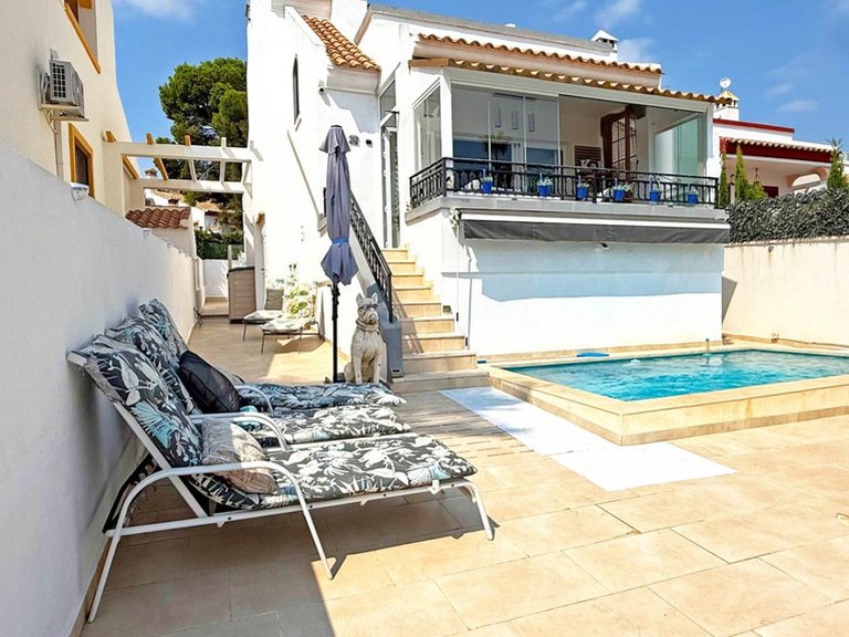 Villa for Sale in Villamartin, Alicante 24