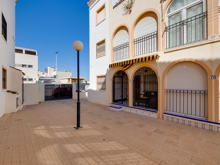 Apartment for Sale in Torrevieja, Alicante 27