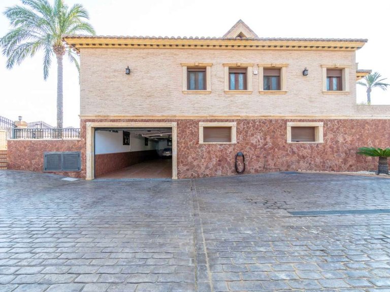 Villa for Sale in Orihuela, Alicante 35