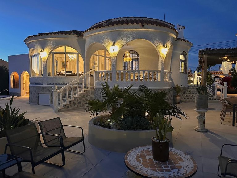 Villa for Sale in Torrevieja, Alicante 1