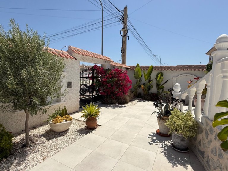 Villa for Sale in Torrevieja, Alicante 40