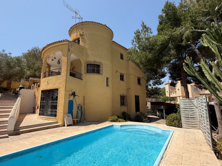 Villa for Sale in Orihuela, Alicante 2