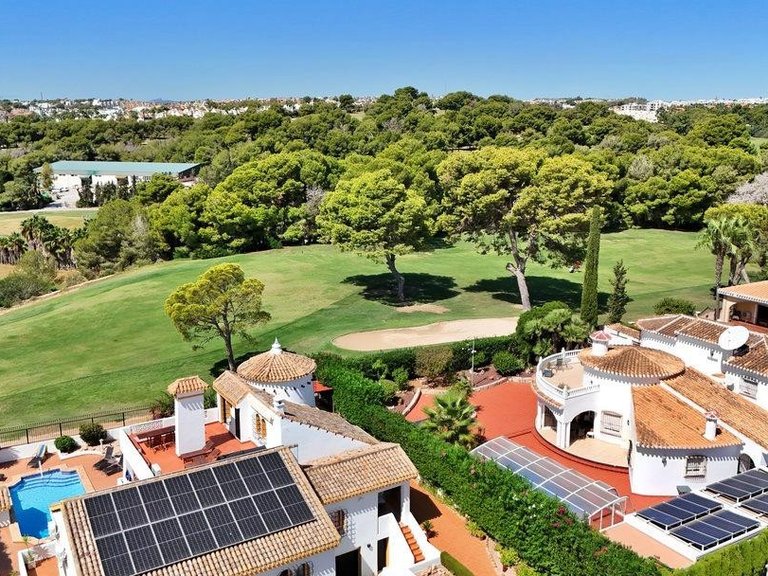 Villa for Sale in Villamartin, Alicante 10