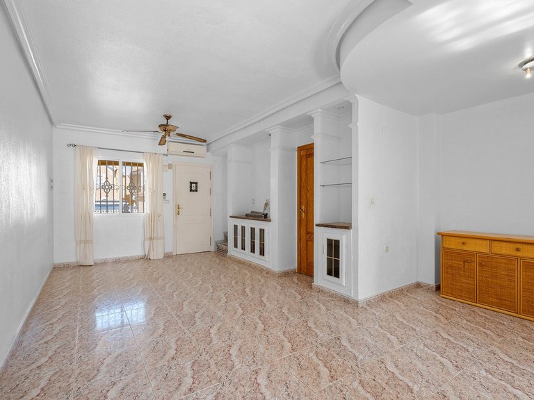Town House for Sale in Villamartin, Alicante 5