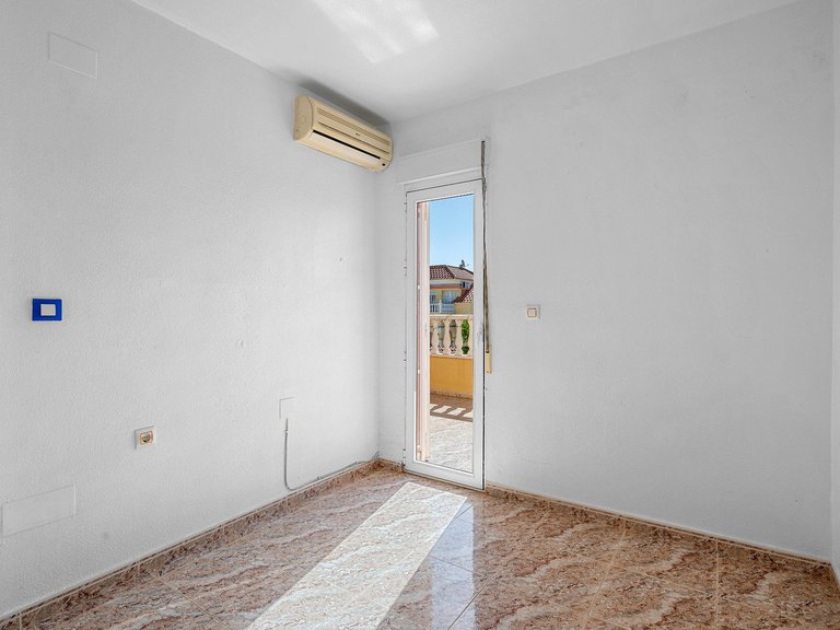 Town House for Sale in Villamartin, Alicante 16