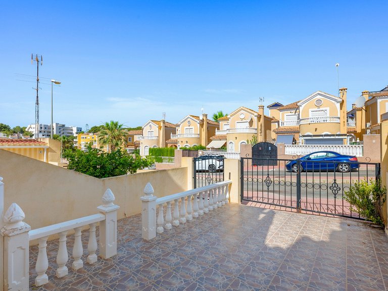 Town House for Sale in Villamartin, Alicante 23