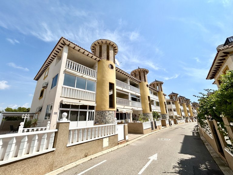 Apartment for Sale in La Zenia, Alicante 1