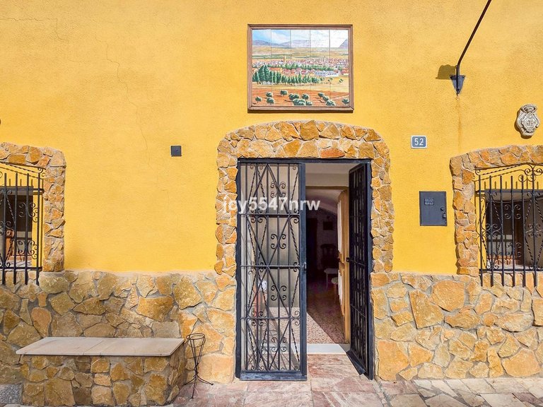 Country House for Sale in Pinoso, Alicante 4