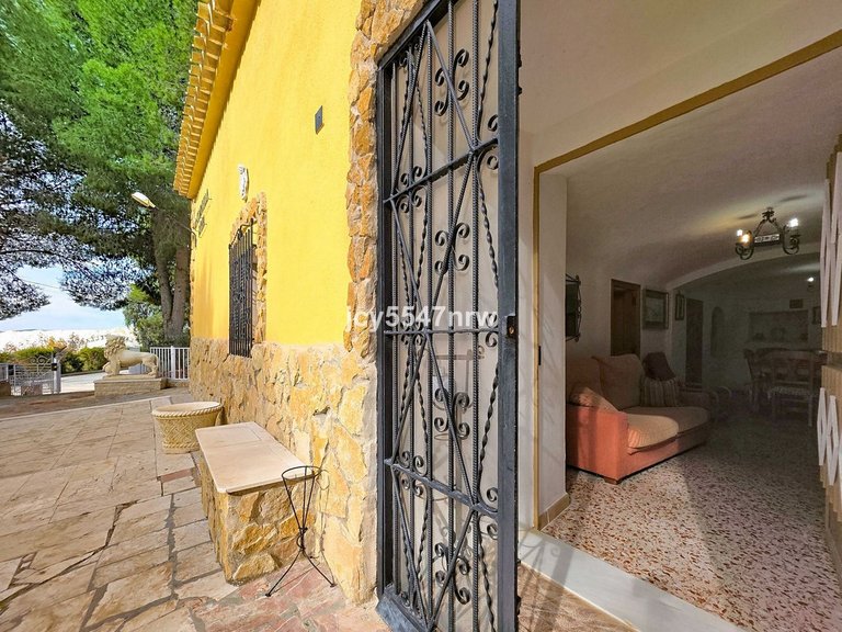 Country House for Sale in Pinoso, Alicante 5