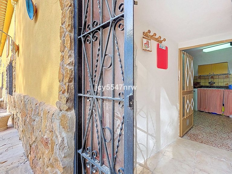 Country House for Sale in Pinoso, Alicante 18
