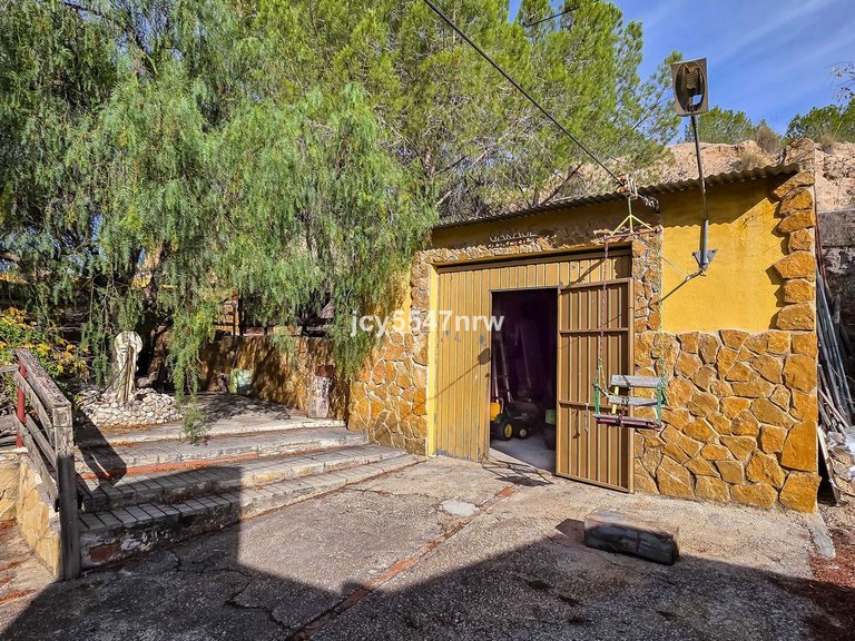 Country House for Sale in Pinoso, Alicante 35
