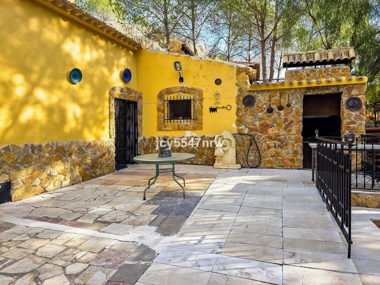 Country House for Sale in Pinoso, Alicante 37