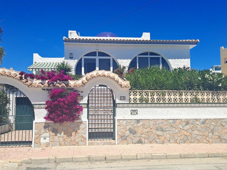Villa for Sale in Villamartin, Alicante 2