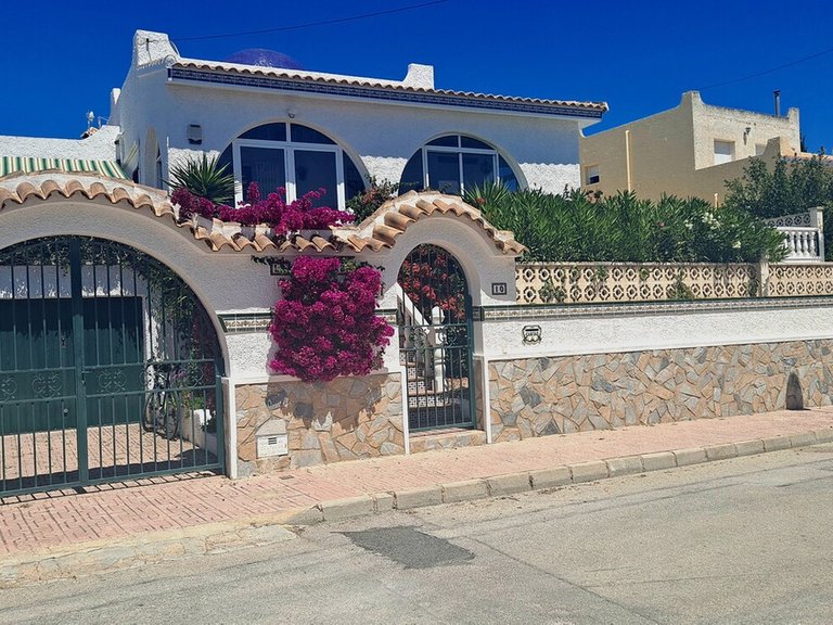 Villa for Sale in Villamartin, Alicante 3
