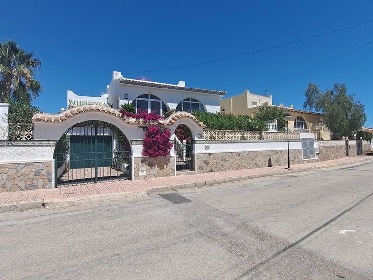 Villa for Sale in Villamartin, Alicante 5