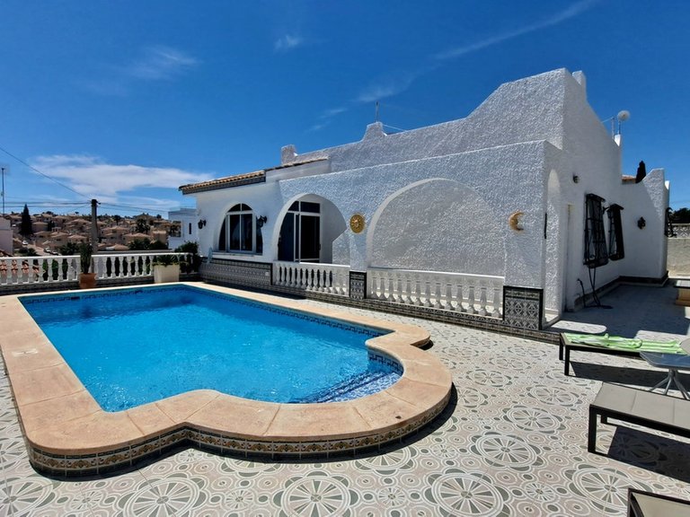 Villa for Sale in Villamartin, Alicante 8