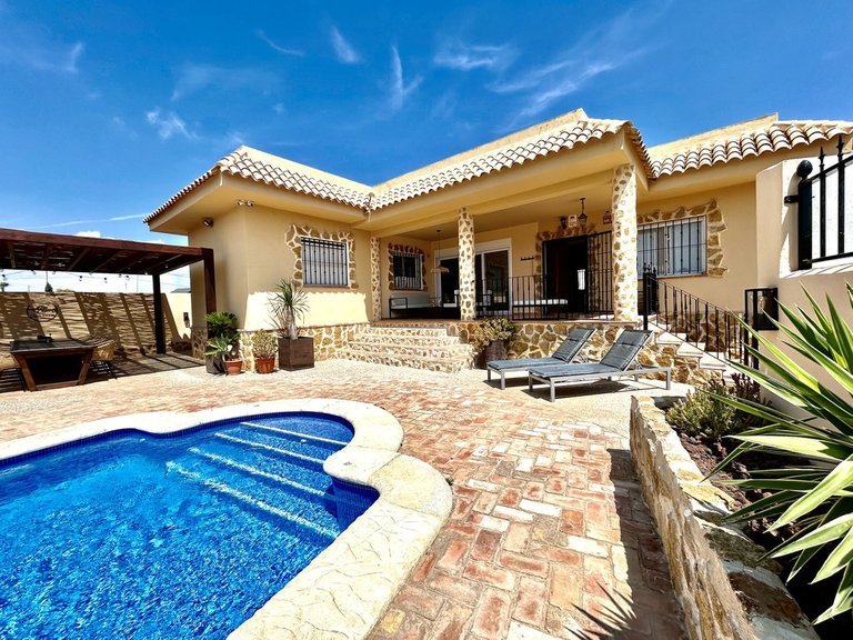 Villa for Sale in La Zenia, Alicante 1