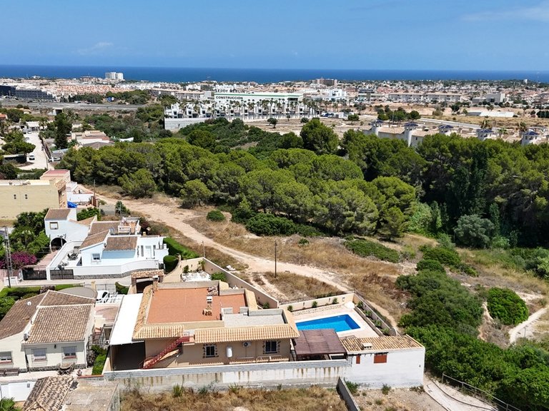 Villa for Sale in La Zenia, Alicante 3