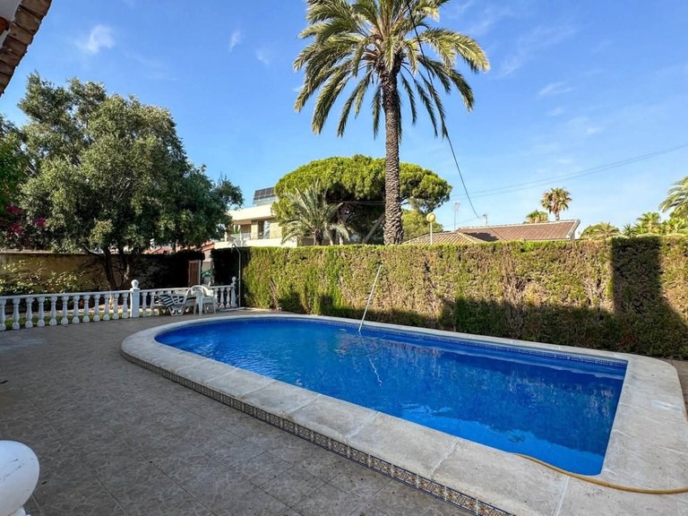 Villa for Sale in Cabo Roig, Alicante 5