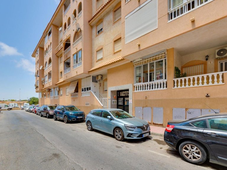 Apartment for Sale in Torrevieja, Alicante 28