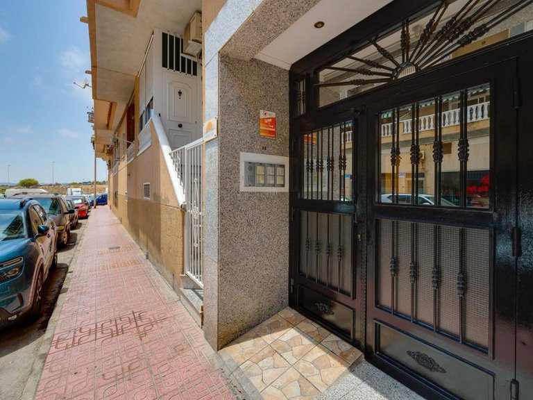 Apartment for Sale in Torrevieja, Alicante 31