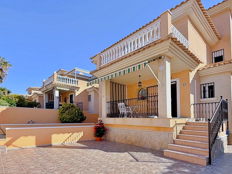 Villa for Sale in Los Altos, Alicante 1