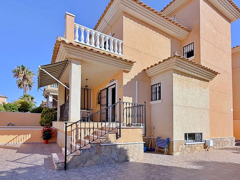 Villa for Sale in Los Altos, Alicante 9