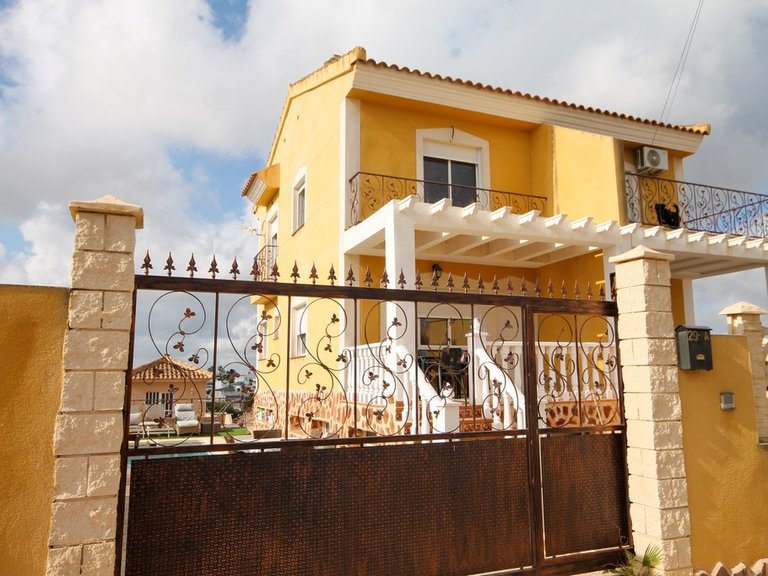 Villa for Sale in San Miguel De Salinas, Alicante 4