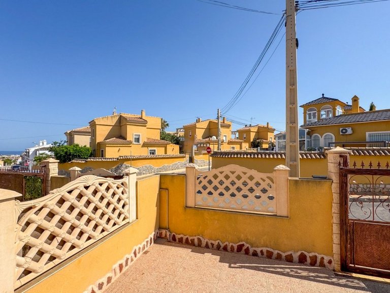 Villa for Sale in San Miguel De Salinas, Alicante 5