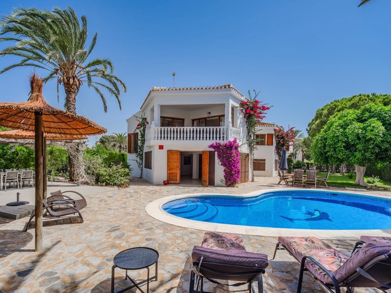 Villa for Sale in Cabo Roig, Alicante 1