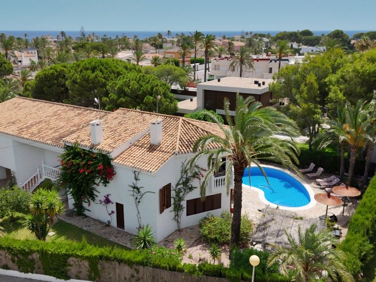 Villa for Sale in Cabo Roig, Alicante 2