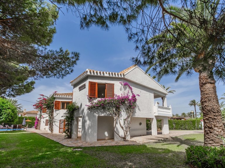 Villa for Sale in Cabo Roig, Alicante 4