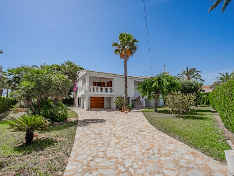 Villa for Sale in Cabo Roig, Alicante 6