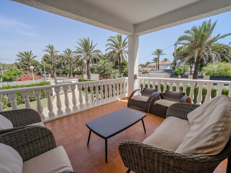 Villa for Sale in Cabo Roig, Alicante 30
