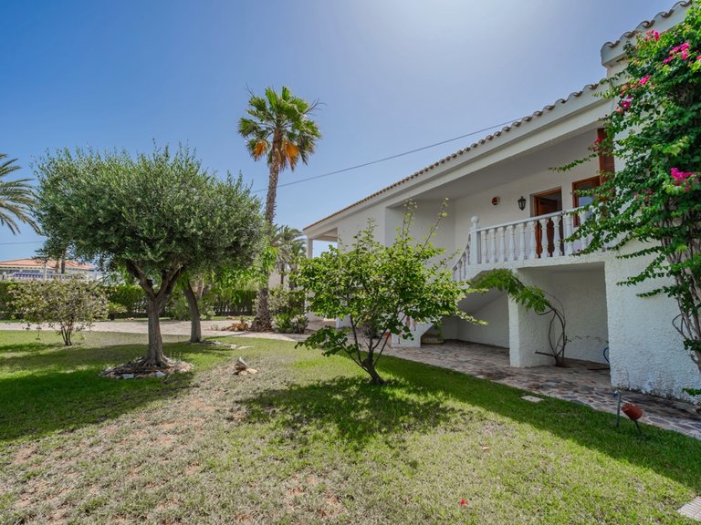 Villa for Sale in Cabo Roig, Alicante 44