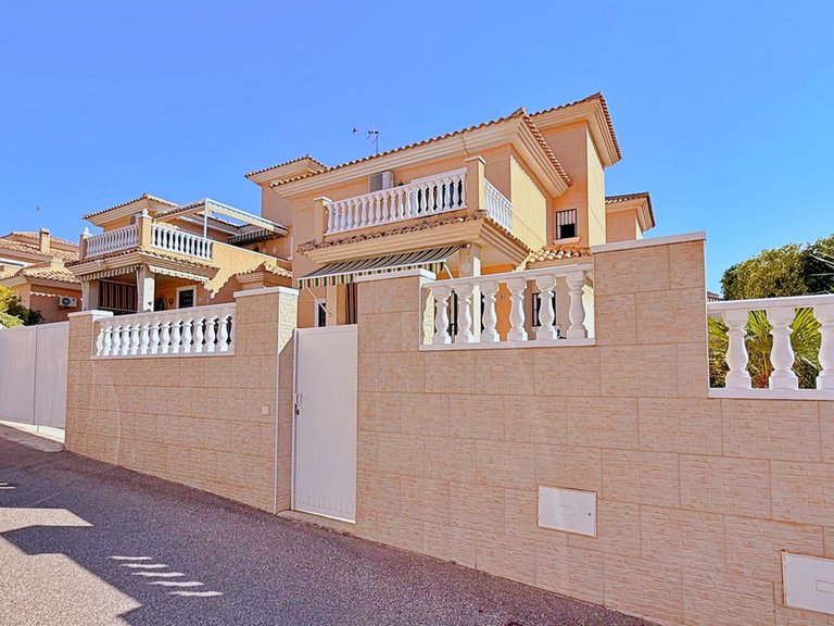Villa for Sale in Los Altos, Alicante 49