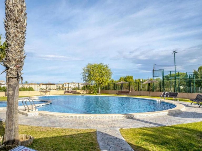 Apartment for Sale in Los Altos, Alicante 2