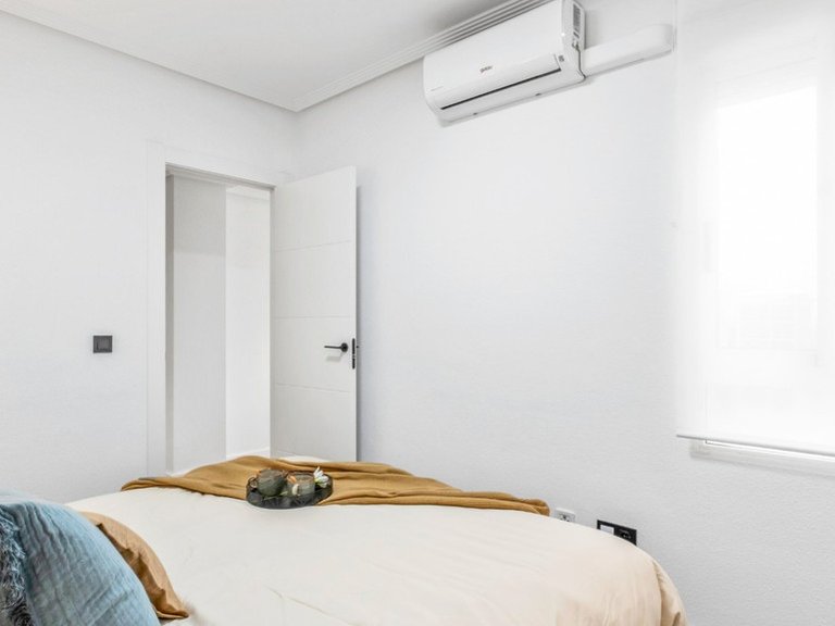Apartment for Sale in La Florida, Alicante 8