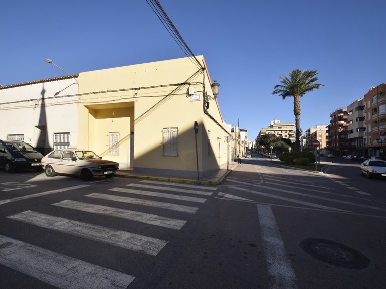 Villa for Sale in Guardamar Del Segura, Alicante 1
