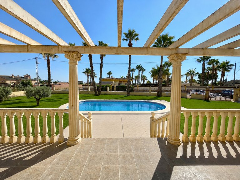 Villa for Sale in Catral, Alicante 1