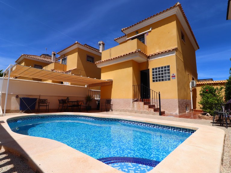 Villa for Sale in Algorfa, Alicante 1