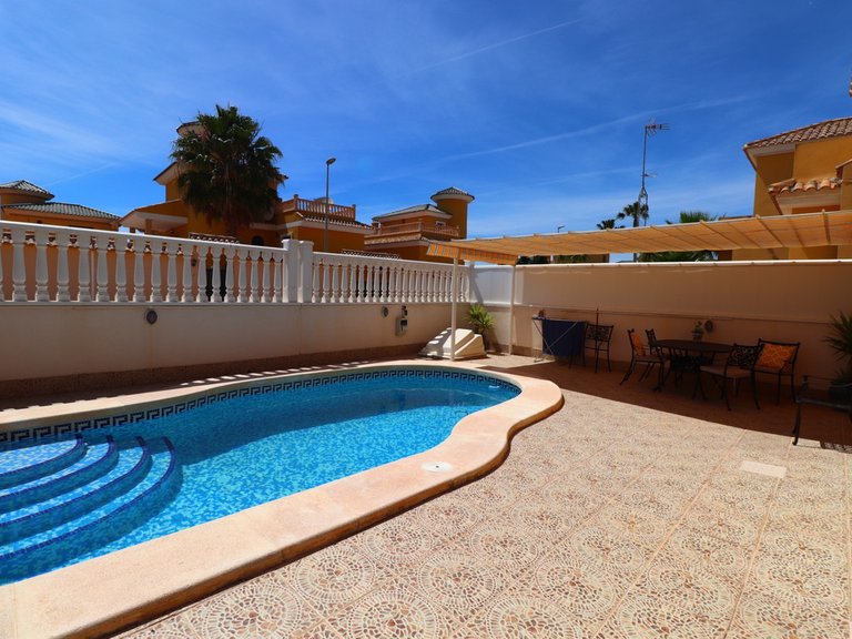 Villa for Sale in Algorfa, Alicante 2
