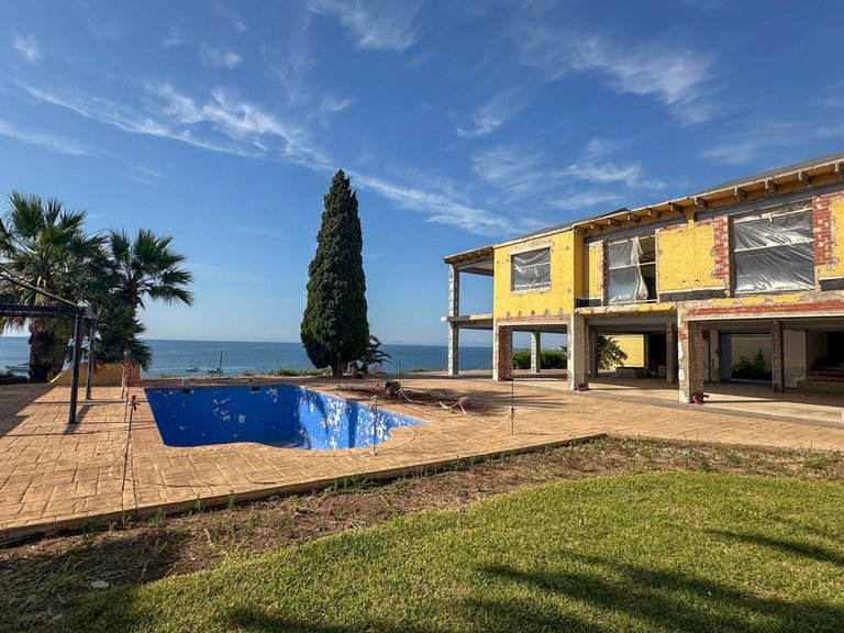 Villa for Sale in Cabo Roig, Alicante 8