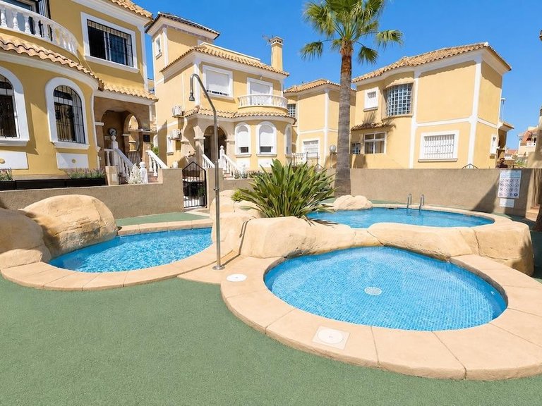 Villa for Sale in Villamartin, Alicante 1