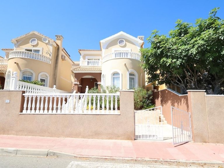 Villa for Sale in Villamartin, Alicante 2