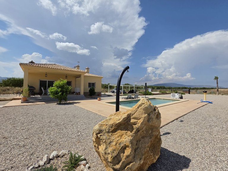 Villa for Sale in Pinoso, Alicante 1