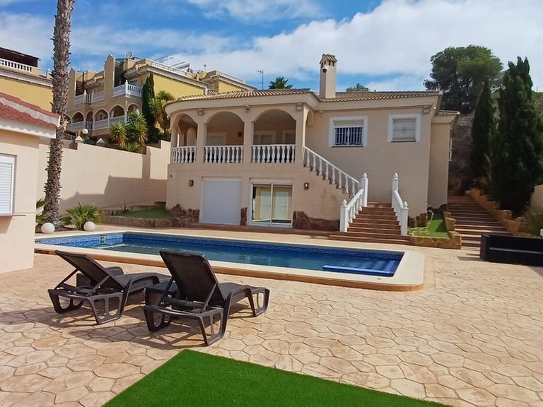 Villa for Sale in Algorfa, Alicante 1