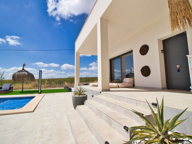 Villa for Sale in Pinoso, Alicante 2